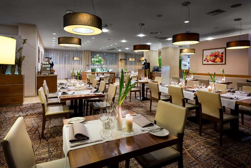 Hilton Garden Inn Krakow Restaurant photo